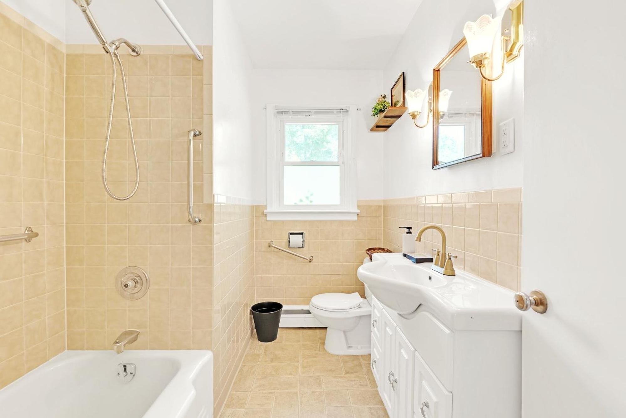 Villa Walk To - Old Town Retreat *